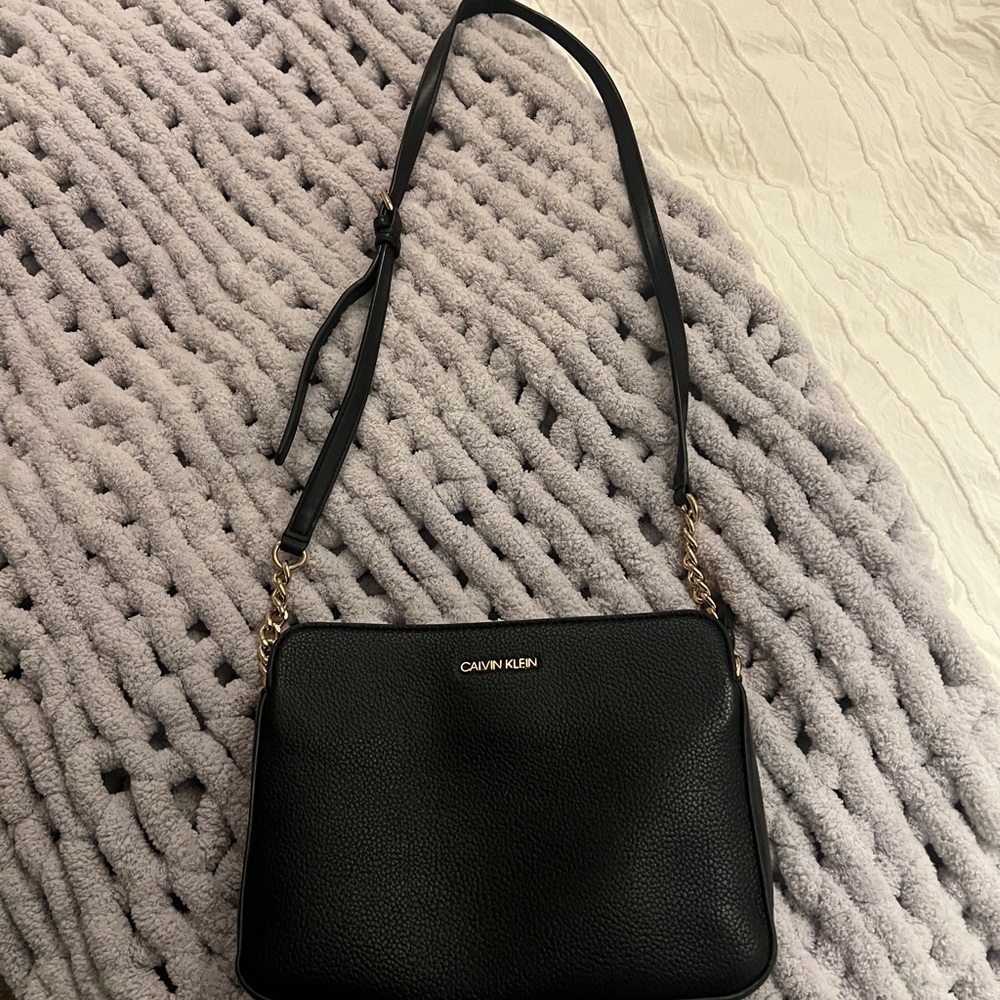 Calvin Klein Black Textured Crossbody Bag